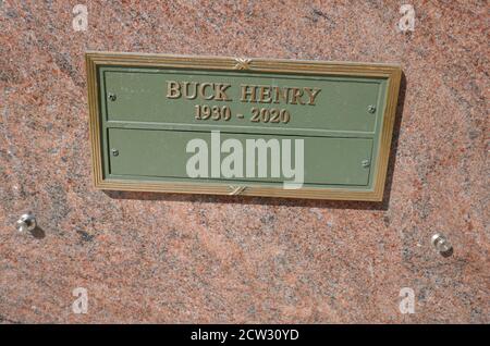 Los Angeles, Kalifornien, USA 24. September 2020 EIN allgemeiner Blick auf die Atmosphäre des Grabes des Schauspielers Buck Henry im Forest Lawn Memorial Park am 24. September 2020 in Los Angeles, Kalifornien, USA. Foto von Barry King/Alamy Stockfoto Stockfoto