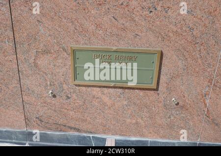 Los Angeles, Kalifornien, USA 24. September 2020 EIN allgemeiner Blick auf die Atmosphäre des Grabes des Schauspielers Buck Henry im Forest Lawn Memorial Park am 24. September 2020 in Los Angeles, Kalifornien, USA. Foto von Barry King/Alamy Stockfoto Stockfoto