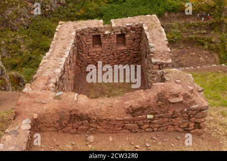 Pisac, Peru - 4. April 2014: Archäologischer Park von Pisac, Ruinen und Bauten der alten Inka-Stadt, in der Nähe des Vilcanota Flusstal, Peru. Stockfoto