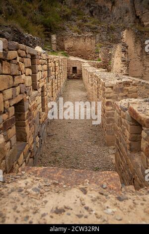 Ollantaytambo, Peru - 4. April 2014: Ollantaytambo Archäologische Stätte, Ruinen und Bauten der alten Inkas, in der Nähe des Vilcanota Flusstals, per Stockfoto