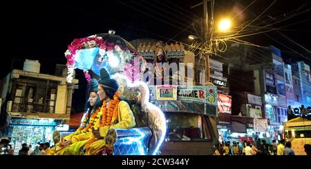 DISTRIKT KATNI, INDIEN - 08. OKTOBER 2019: Lord rama Rath Yatra auf der hindu Religious Road Show für vijayadashami dussehra Veranstaltungen. Stockfoto