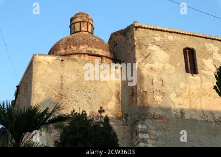 Milazzo - Cupola della Chiesa di San Gaetano all'alba Stockfoto