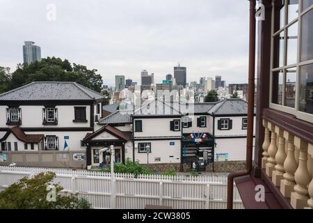 Blick vom ehemaligen Drewell House, oder Rheinhaus, einem westlichen ehemaligen Ausländer Wohnsitz in Kobe Japan. Eines der Ijinkan-Häuser in Kitano. Stockfoto