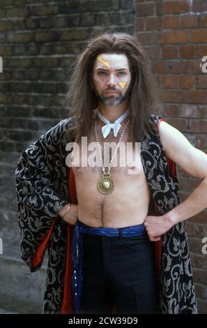 MARTIN SHAW ALS ZAX DER ZAUBERER IN DER TV-PRODUKTION FACE-LIFT 1982 Stockfoto