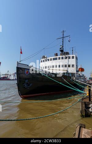 Altes historisches Dampfeisbrecher-Schiff Stettin am Museumshafen von Oevelgienne an der Elbe in Hamburg, Deutschland Stockfoto