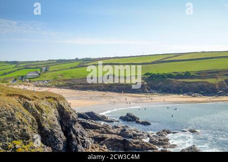 Poldhu Cove, ein Sandstrand auf der Lizard Peninsula in der Nähe von Mullion, cornwall, Großbritannien. Stockfoto