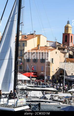 NACHRICHTEN - 22e Voiles de Saint Tropez, Frankreich - Du 26-09-2020 au 09-10-2020 - Landschaft, Kirche, Segeln - (erster Tag Sept, 27) Stockfoto