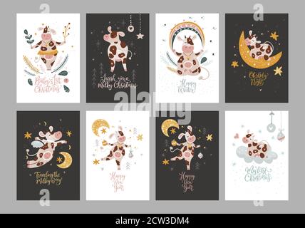 Weihnachten Kuh Cartoon Vektor-Karte Banner-Set. Gruß Neujahr Poster Kollektion mit handgezeichneten Schriftzug Zitat. Happy Winter Feier niedlichen Bauernhof Tier Zeichnung in einem flachen Stil. Stock Vektor