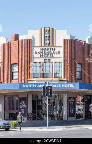 Das 1938 erbaute North Annandale Hotel in Sydney ist ein paradebeispiel für die von Architekten entworfene Art déco-Architektur zwischen den Kriegen Provost und Ancher Stockfoto