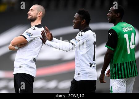 Cesena, Italien. September 2020. CESENA, ITALIEN - 27. September 2020: Andrej Galabinov von Spezia Calcio feiert nach einem Tor während der Serie EIN Fußballspiel zwischen Spezia Calcio und US Sassuolo. (Foto von Nicolò Campo/Sipa USA) Quelle: SIPA USA/Alamy Live News Stockfoto