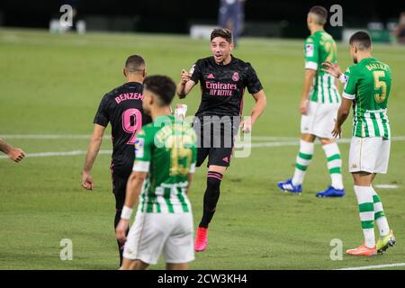 Federico Valverde von Real Madrid feiert nach seinem Tor mit Teamkollegen während der spanischen Meisterschaft La Liga Fußballspiel dazwischen Real Betis Ba Stockfoto