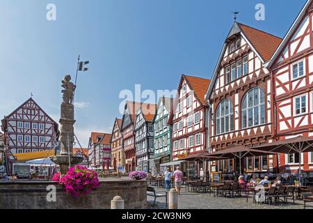 Marktplatz und Brunnen, Fritzlar, Hessen, Deutschland Stockfoto