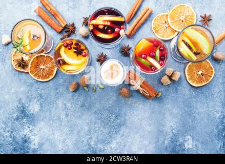 Verschiedene Herbst- oder Wintersaison Alkohol heiße Cocktails - Glühwein, Glogg, Grog, Eierlikör, warmes Ingwer Ale, heiß gebutterter Rum, Punsch, Glühwein cid Stockfoto