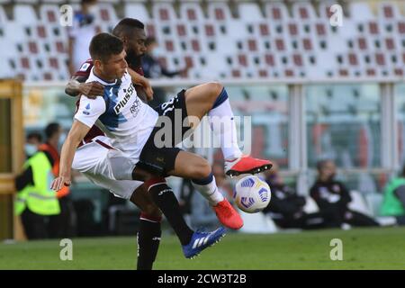 Turin, Italien. September 2020. 33 Nikolas Nkoulou (Turin FC) vs 18 Rusian Malinovkyi (Atalanta) während Turin vs Atalanta, italienische Fußballserie A Spiel in Turin, Italien, September 26 2020 Kredit: Unabhängige Fotoagentur/Alamy Live News Stockfoto