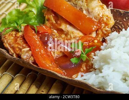Daube de Poulet - beliebtes mauritisches Gericht mit französischer Herkunft, bestehend aus Huhn, das mit verschiedenen Gewürzen, Ingwer, Zwiebeln und Knoblauch gebraten wird Stockfoto