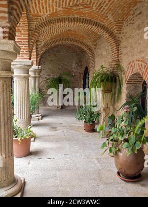 Claustro del Monasterio de El Palancar. Cáceres. Extremadura. España Stockfoto