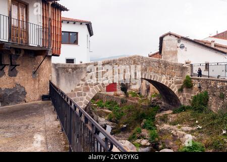 Puente de piedra en Aldeanueva del Camino. Cáceres. Extremadura. España Stockfoto