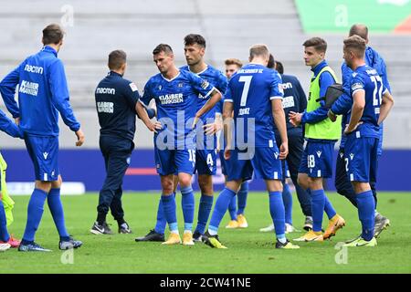 Karlsruhe, Deutschland. September 2020. Philip Heise (KSC), Lukas Froede (KSC), Marc Lorenz (KSC), Marc Lorenz (KSC) enttäuscht, Enttäuschung nach dem Schlusspfiff. GES/Fußball/2. Bundesliga: Karlsruher SC - VfL Bochum, 09/27/2020 Fußball/Fußball: 2. Deutsche Liga: Karlsruhe vs Bochum, Karlsruhe, 27. September 2020 zur weltweiten Nutzung Credit: dpa/Alamy Live News Stockfoto