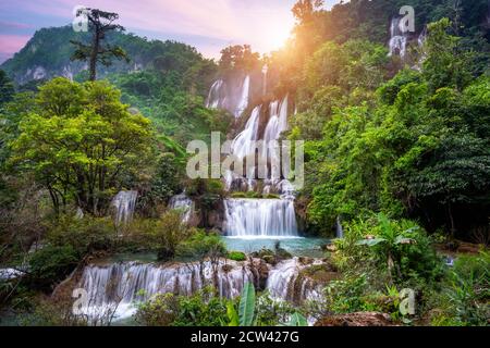 Thi Lo Su (T-Lor Su) in der Provinz Tak. Thi Lo Su Wasserfall der größte Wasserfall in Thailand. Stockfoto