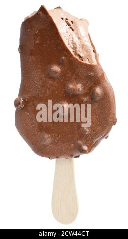 Eis auf einem Stock mit dunkler Schokoladenglasur isoliert bedeckt Stockfoto