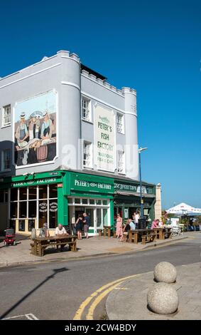 Ramsgate, Kent, England, Großbritannien. 2020. Altes Gebäude Gehäuse Peters Fischfabrik an der Ramsgate Waterfront in Kent, Großbritannien Stockfoto