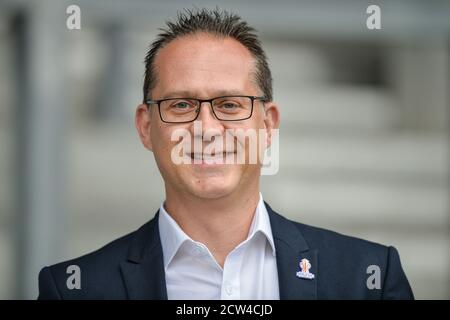 Jon Dutton CEO der Rugby League World Cup 2021 in Anwesenheit vor Tonights Doppel-Header in der Super League. Stockfoto