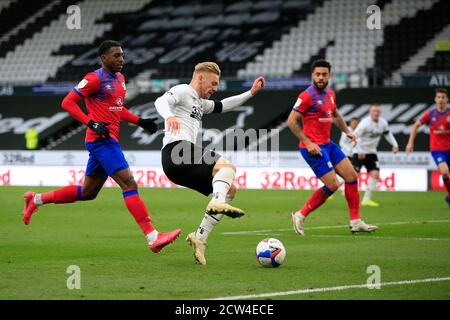 Kamil Jozwiak (7) von Derby County kontrolliert den Ball Stockfoto