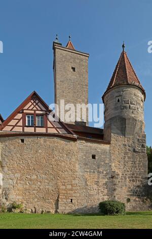 Burgturm und Eckturm des Burgtores, Altstadt, Rothenburg ob der Tauber, Mittelfranken, Bayern, Deutschland Stockfoto