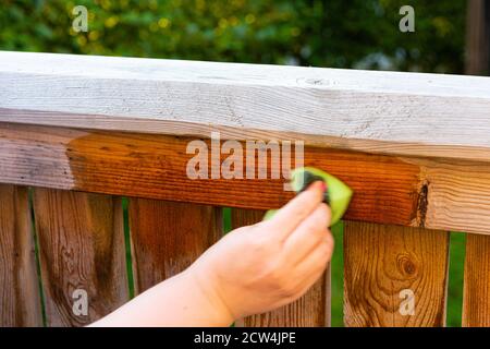 Waschform eines Holzgeländers Stockfoto