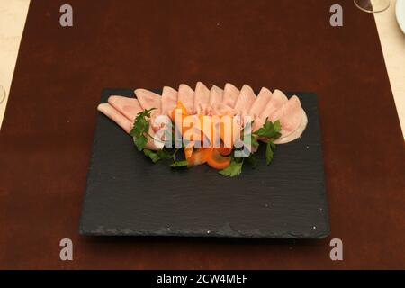 Vorspeise Salami im Restaurant, Nahaufnahme Makro Stockfoto