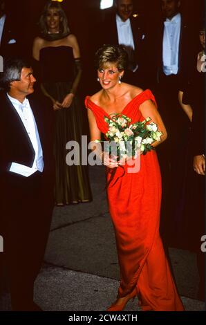 Diana, Prinzessin von Wales, nimmt am 4. Oktober 1990 am Royal Gala-Abend Teil, an dem das London City Ballet im Department of Commerce in Washington DC, USA, teilnimmt.Quelle: Ron Sachs/CNP Stockfoto