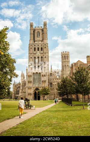 Ely Cathedral, formal die Cathedral Church of the Holy and Undivided Trinity, ist eine anglikanische Kathedrale in der Stadt Ely, Cambridgeshire England Stockfoto