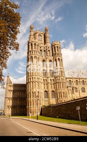 Ely Cathedral, formal die Cathedral Church of the Holy and Undivided Trinity, ist eine anglikanische Kathedrale in der Stadt Ely, Cambridgeshire England Stockfoto