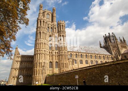 Ely Cathedral, formal die Cathedral Church of the Holy and Undivided Trinity, ist eine anglikanische Kathedrale in der Stadt Ely, Cambridgeshire England Stockfoto