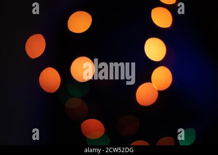 Weihnachten Bokeh Hintergrund mit Weihnachtsbeleuchtung aus Fokus, bunte Bokeh Stockfoto
