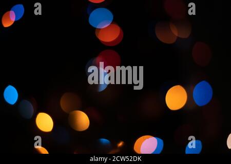 Weihnachten Bokeh Hintergrund mit Weihnachtsbeleuchtung aus Fokus, bunte Bokeh Stockfoto