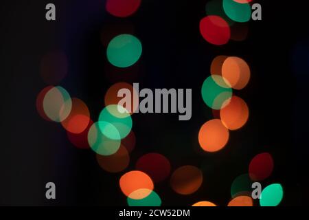 Weihnachten Bokeh Hintergrund mit Weihnachtsbeleuchtung aus Fokus, bunte Bokeh Stockfoto