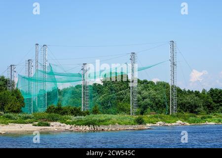 Große Vogelfalle an der ornithologischen Station für die Studie Der Vogelwanderungsrouten Stockfoto