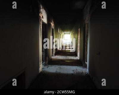 Interessantes, tolles, verlassenes Hotel in griechenland Stockfoto