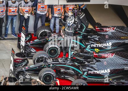 Sotschi, Russland. September 2020. BOTTAS Valtteri (FIN), Mercedes AMG F1 GP W11 Hybrid EQ Power+, Portraitsieger während des Formel 1 VTB Grand Prix von Russland 2020, vom 25. Bis 27. September 2020 auf dem Sotschi Autodrom, in Sotschi, Russland - Foto Fran.ois Flamand / DPPI Kredit: LM/DPPI/Francois Flamand/Alamy Live News Kredit: Gruppo Editoriale LiveMedia/Alamy Live News Stockfoto