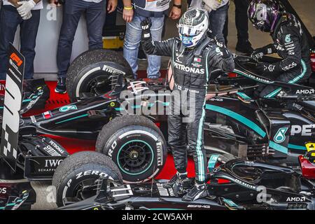 Sotschi, Russland. September 2020. BOTTAS Valtteri (FIN), Mercedes AMG F1 GP W11 Hybrid EQ Power+, Portraitsieger während des Formel 1 VTB Grand Prix von Russland 2020, vom 25. Bis 27. September 2020 auf dem Sotschi Autodrom, in Sotschi, Russland - Foto Fran.ois Flamand / DPPI Kredit: LM/DPPI/Francois Flamand/Alamy Live News Kredit: Gruppo Editoriale LiveMedia/Alamy Live News Stockfoto