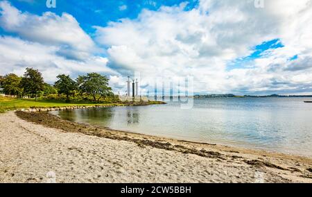 Mollebukta Bay Panorama mit Schwertern in Rock Denkmal zur Erinnerung an Schlacht Hafrsfjord Stavanger Rogaland Norwegen Skandinavien Stockfoto