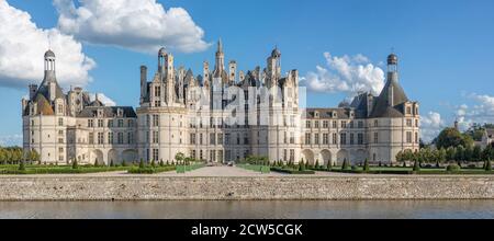 Die Nordwestfassade des Chateau de Chambord, ursprünglich als Jagdschloss für König Franz I., Loire-et-Cher, Centre, Frankreich gebaut Stockfoto