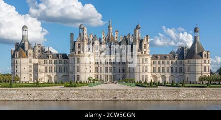 Die Nordwestfassade des Chateau de Chambord, ursprünglich als Jagdschloss für König Franz I., Loire-et-Cher, Centre, Frankreich gebaut Stockfoto