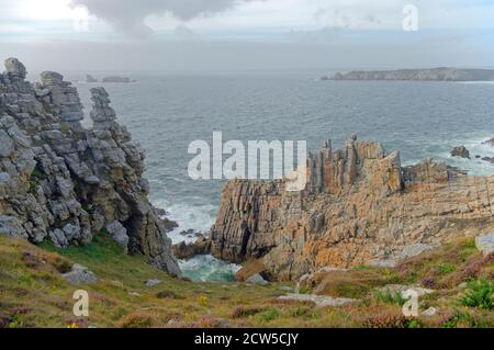 Frankreich, Finistere, Crozon Peninsula, Camaret-sur-Mer, Sonnenuntergang auf der Pointe de Pen-Hir Stockfoto