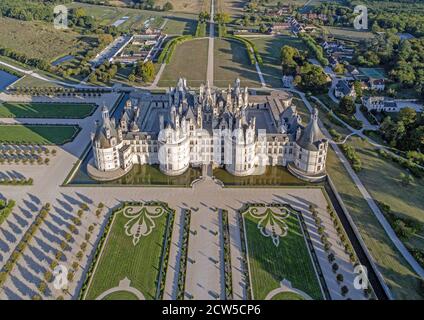 Die Nordwestfassade des Chateau de Chambord, ursprünglich als Jagdschloss für König Franz I. erbaut, ist das größte Schloss im Loire-Tal, F Stockfoto