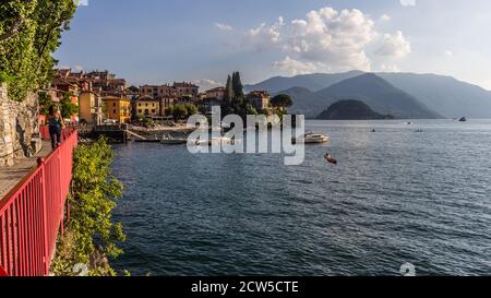 Blick auf den Comer See von Varenna Stockfoto