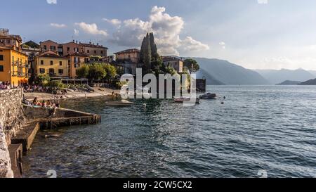 Blick auf den Comer See von Varenna Stockfoto