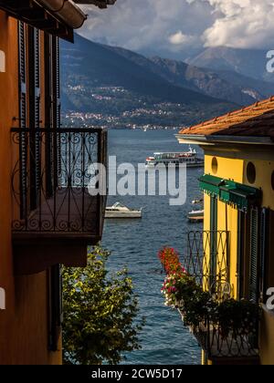 Blick auf den Comer See von Varenna Stockfoto