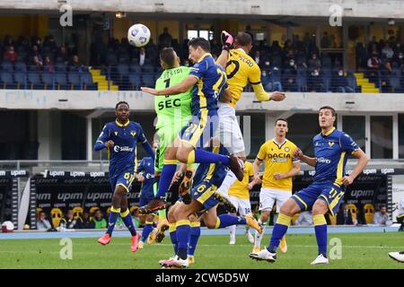 Verona, Italien, 27 Sep 2020, marco silvestri und Koray Gunter (verona) mit rodrigo becao (Udinese) während Hellas Verona gegen Udinese, italienische Fußball-Serie A Spiel - Credit: LM/Alessio Tarpini/Alamy Live News Stockfoto